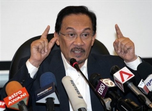 Amat menyedihkan, akal budi UMNO tidak menghargai ketokohan bangsanya yang berwibawa seperti DS Anwar Ibrahim. Pemikiran UMNO sah telah kembali ke zaman silam, ke zaman Raja Mendaliar dan Si Kitol, yang mana, warganya yang pintar dibunuh melalui tuduhan palsu.