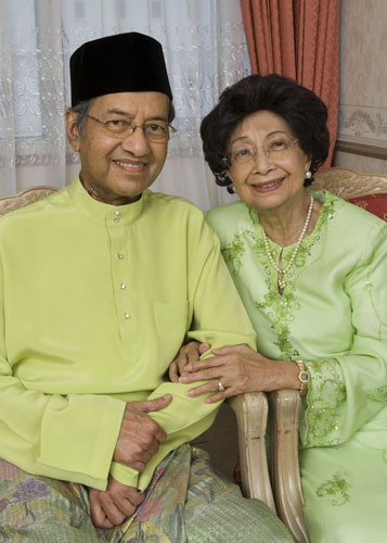 beliau yakin bekas perdana menteri itu dan isterinya masih menyayangi Umno walaupun kedua-duanya telah meninggalkan parti itu pada 19 Mei lepas sebab kecewa kerana menganggap Umno sekarang tidak lagi seperti Umno yang ditubuhkan 62 tahun lalu - Bernama