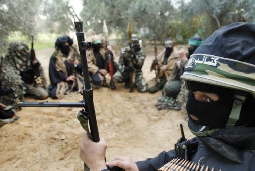 Hamas militants receive instructions after a training drill near the border with the Gaza Strip December 19, 2008. Hamas on Thursday declared an end to a six-month-old Egyptian-brokered ceasefire with Israel in the Gaza Strip, raising the prospect of an escalation in cross-border fighting. REUTERS