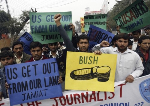 Activists of Jamaat-e-Islami political party, Pakistan's best-organised Islamic party, hold placards in support of Iraqi journalist Muntazer al-Zaidi, who threw his shoes at U.S. President George W. Bush in Baghdad on December 14, during a rally in Lahore December 18, 2008.   REUTERS/Mohsin Raza    (PAKISTAN)