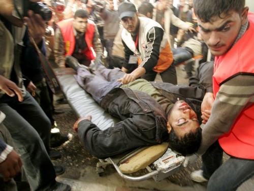 A wounded Palestinian is brought into Shifa hospital during Israel's offensive in Gaza January 12, 2009. Israeli troops fought fierce gun battles with Hamas fighters on Monday, keeping military pressure on the Islamist group while avoiding all-out urban warfare that would complicate ongoing diplomatic efforts to end the Gaza war.  REUTERS/Ismail Zaydah (GAZA)