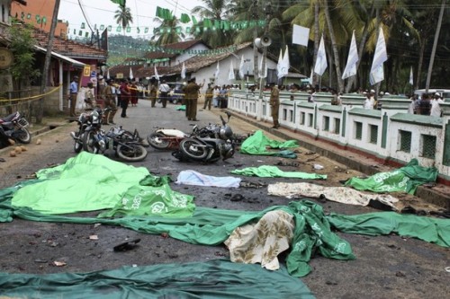 The covered bodies of those killed by a bomb blast are seen outside a mosque in Godapitiya in Matara district, about 160 km (99 miles) south of the capital Colombo, March 10, 2009. A suspected Tamil Tiger suicide bomber killed 14 people and wounded 35, including Sri Lanka's telecommunications minister, during a Muslim festival in the island's south on Tuesday, officials said.    REUTERS/Stringer (SRI LANKA CONFLICT POLITICS IMAGE OF THE DAY TOP PICTURE)