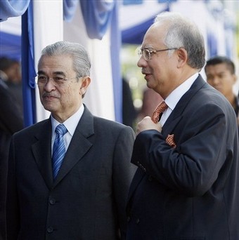 Umno Bahagian Rantau Panjang mencadangkan agar pelan peralihan kuasa antara Datuk Seri Abdullah Ahmad Badawi dan Datuk Seri Najib Tun Razak dipercepatkan dari 2010 kepada Perhimpunan Agung Umno Disember ini.